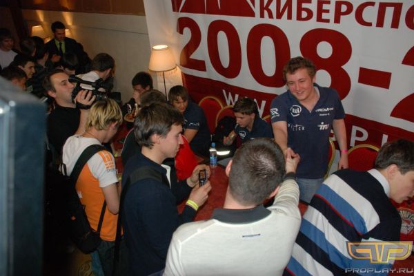 Раздача автографов #2 Раздача автографов #2