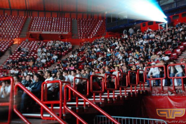 Зрителей собралось довольно много Зрителей собралось довольно много