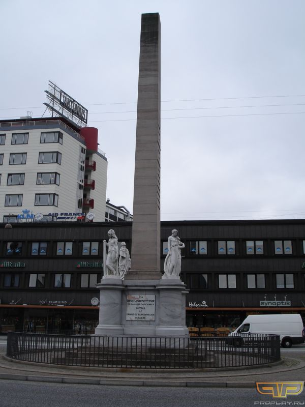 Памятник в центре Копенгагена Памятник в центре Копенгагена
