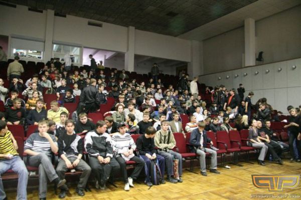 Публика усаживается Публика усаживается