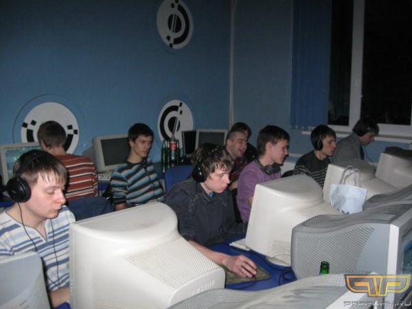 Поздний вечер. Все устали... Поздний вечер. Все устали...