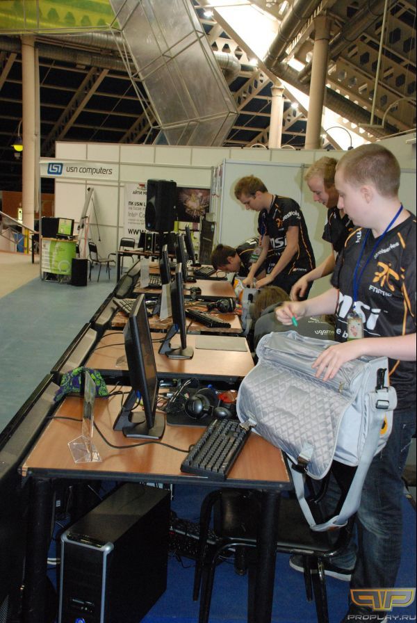 Fnatic готовятся к игре с DTS Fnatic готовятся к игре с DTS