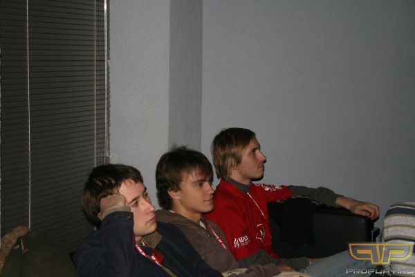 Tar (выиграл путевку в турцию) решает кого взять с собой Tar (выиграл путевку в турцию) решает кого взять с собой