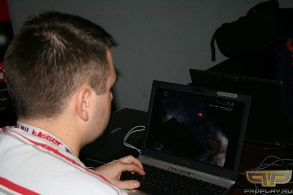 Репортер сайта gameinside.com, Seva ведет прямой репортаж в непонятной операционной системе, отличной от Windows...  Репортер сайта gameinside.com, Seva ведет прямой репортаж в непонятной операционной системе, отличной от Windows...